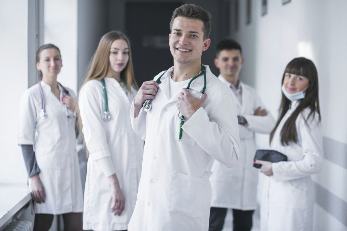 Stypendia dla studentów szkoły wyższej na kierunku lekarskim i pielęgniarstwa